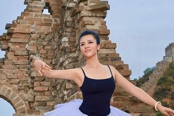 AISS爱丝(钻石版) – 文静驾到，肉色紧身裙倾情演绎，免费写真送给你