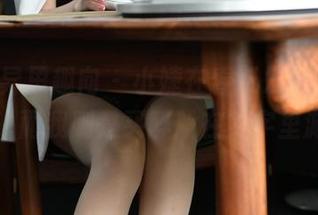 IESS异思趣向 – 小婕在春天发光，图册免费，而我则是买醉般在文字里游走。