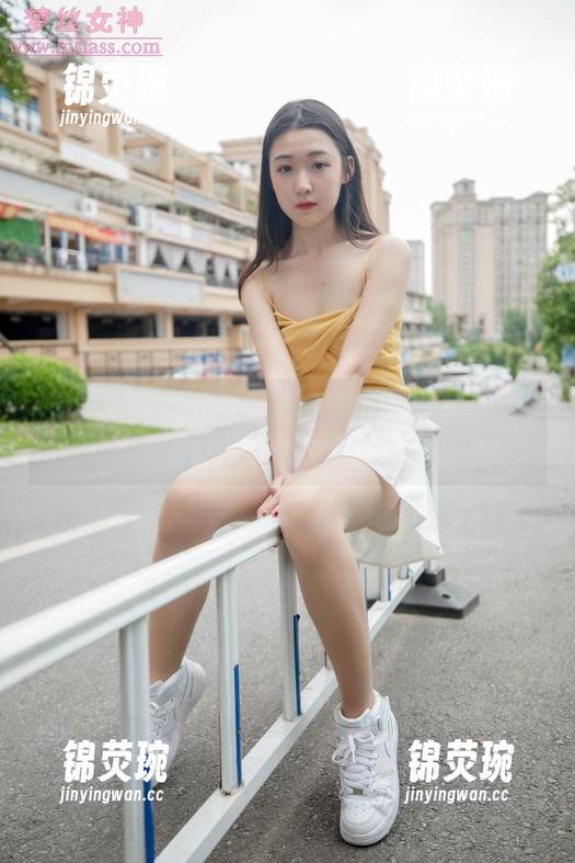 MSLASS梦丝女神-玥玥 MSLASS梦丝女神 - 小区楼道的角落:玥玥的资源套图完美之旅!