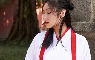 MiiTao蜜桃社 – 小魔女lily驾到，白衬衫图包免费送，你好奇吗？