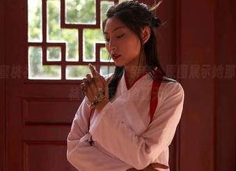 MiiTao蜜桃社 – 哇，在线探访木奈奈，原图展示她那温柔的棉袜，童话般的夏天!