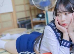 为什么校服穿起来就是这么有气场？｜MyuA(뮤아)的写真分享
