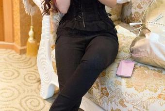 TuiGirl – “何奕恋的泳装写真集：高分辨率水花四溅，让你的眼睛大开！“