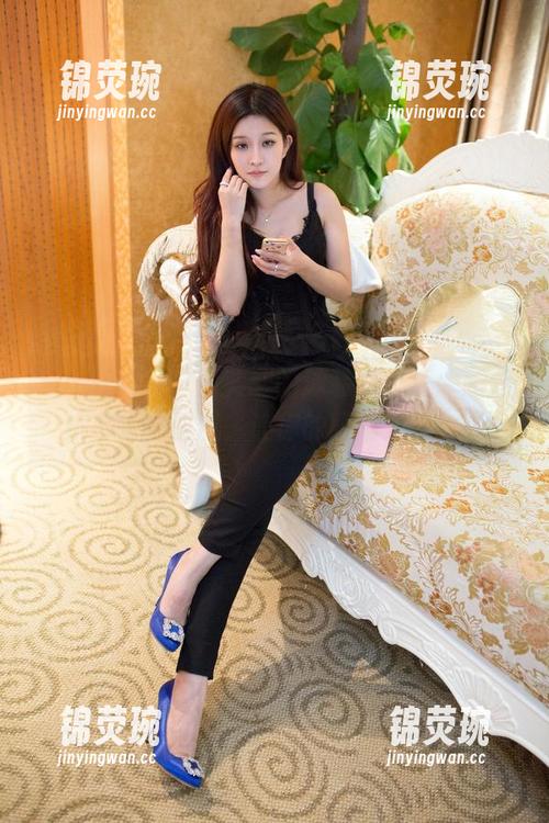 TuiGirl - “何奕恋的泳装写真集：高分辨率水花四溅，让你的眼睛大开！“