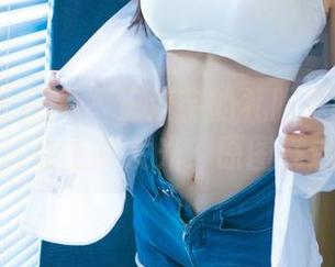 UGirls尤果网 – 王凌宇的礼服探险：谁说只在红毯上能发光？原图在这里！
