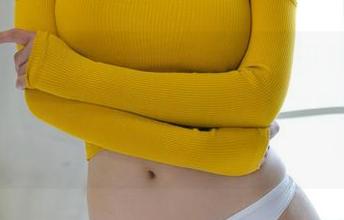 UGirls尤果网 – 最新图册里的田慕儿，女神走路都带风，风往哪儿吹她就往哪儿走！