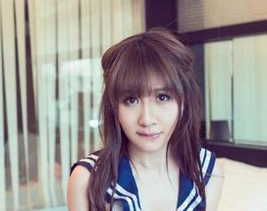 UGirls尤果网 – 无圣光照耀的霓梓心，黑丝与写真，总有些不得了的事儿。
