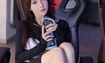 Xiuren秀人网 – 黑色调调，孟狐狸FoxYini写真集，下载后有可能会扭动心弦。