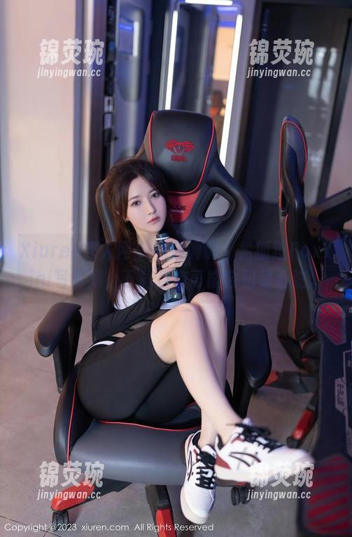 Xiuren秀人网 - 黑色调调，孟狐狸FoxYini写真集，下载后有可能会扭动心弦。
