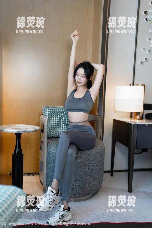 Xiuren秀人网 - 李七喜最新分享：“秘密”不小心跑出来了，是不是该抓住？