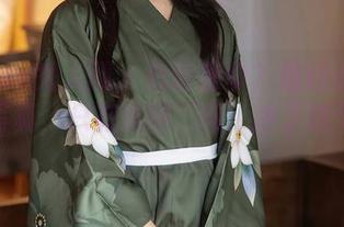 Xiuren秀人网 – 低调奢华？柚柚小奶瓶私房写真，只有美腿‘闯’进了这个画面。