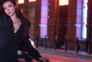 Xiuren秀人网 – 制服与雨儿baby的碰撞，全套图集让你停不下来
