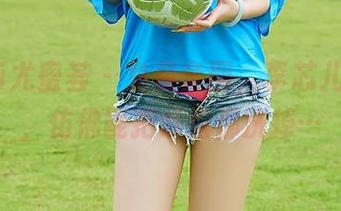 YouMi尤蜜荟 – 免费套图，李芯儿的纯白，仿佛能把烦恼都洗掉…