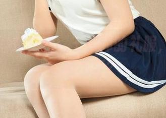 丽柜 – 私拍特辑：王炜炜的礼服，照着拍，要不要？