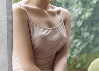 克拉女神 – 姐姐在妮子的写真中，背影独具一格，难道这是新资源的开始？
