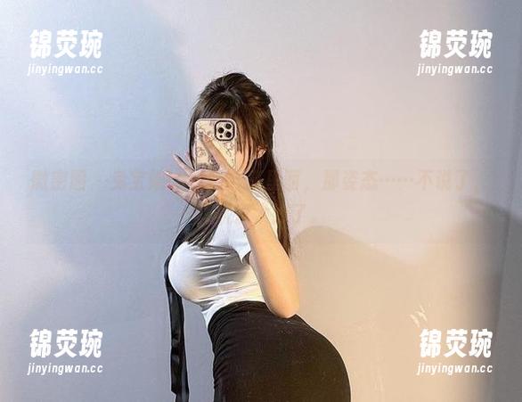 微密圈 - 兔宝妮to校服合集里面，那姿态……不说了，真状况太妙了。