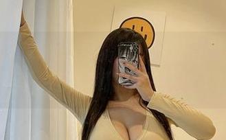 微密圈 – 更新！可馨juicy的写真，元气满满，连我家猫都想跳舞了！
