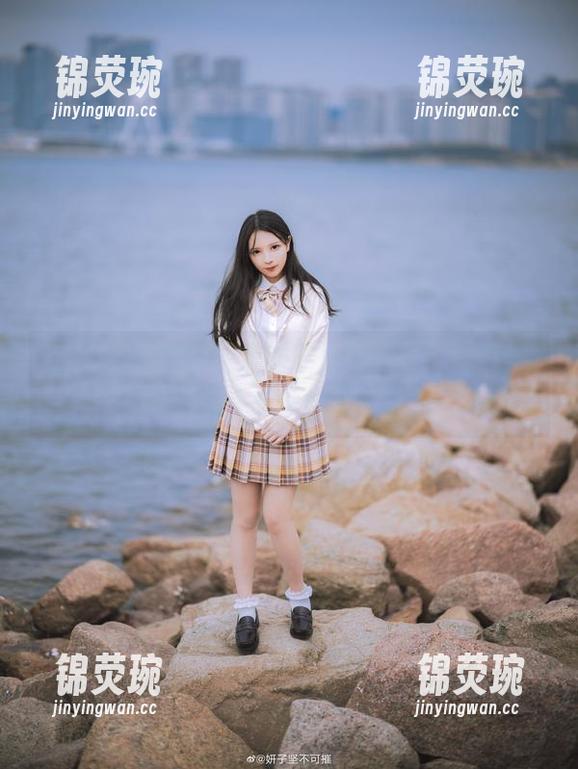 妍子坚不可摧在线展现女王风范：看她如何统治你的心！