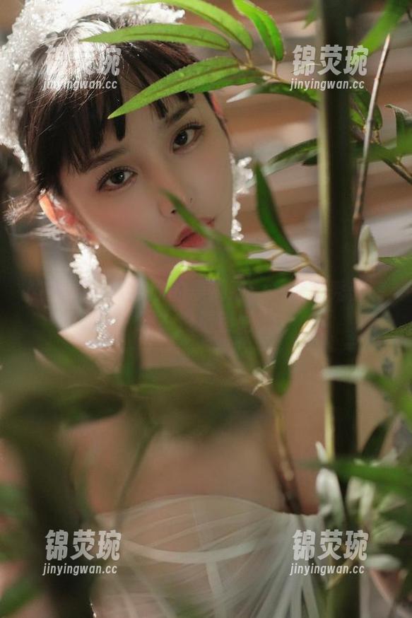 宋昱欣 微密圈 - 宋昱欣的黑蝴蝶:她是在秀翅膀吗?没看错吧?