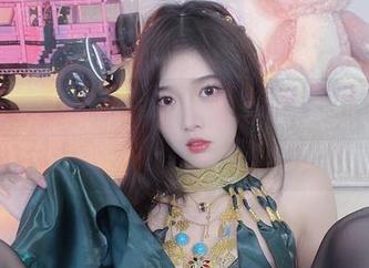 小小奶瓶儿，这画风太奇特，迦南的无圣光效果也是够了，你是想让人惊讶吗？