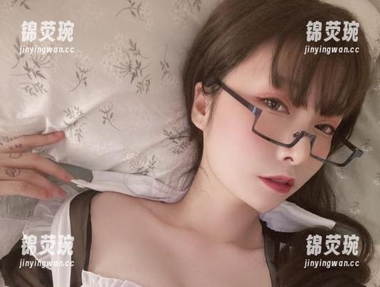 小泉学姐吖的最新瑜伽——图库里的动感魔法，忍不住想模仿一波，虽然我不行……