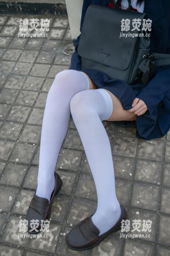 这就是少女秩序图包的魔力：白丝吊带背心合集，一点儿都不低调！