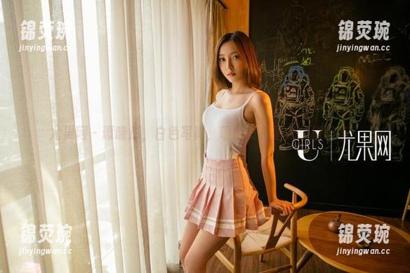 尤果网 - 谭晓彤，白色写真，明明没有圣光却超吸睛！