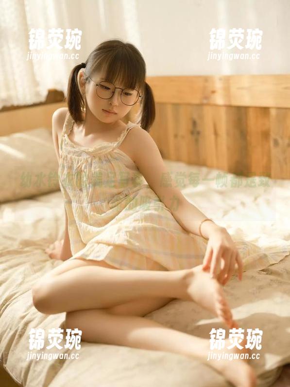 幼水铃衣的美足写真，感觉每一帧都是致命的吸引力