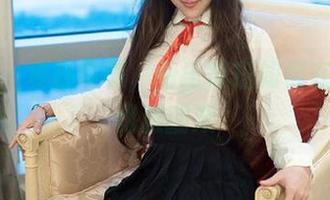 推女郎 – 夏日写真，看王馨瑶如何在热浪中优雅翻滚