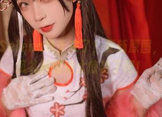 樱落Selena终于来了！更新原图，穿大凤礼服的她太惊艳了吧！