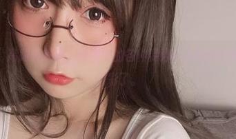 “次屁啦”高跟鞋挑战，原图中的各种姿势让人忍俊不禁，照片太精彩了。