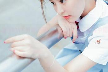 波萝社 – 清纯的K8傲娇萌萌Vivian，让我在图库中彻底失去了自我。