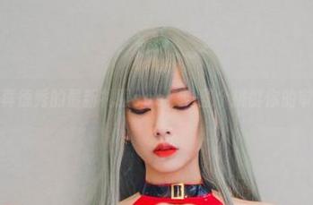 清颜真德秀的最新礼服cos，一整个挑衅你的审美！