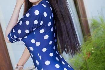 爱蜜社 – 乐薇Vivi的黑白美学，高清，但我好像被背景吸引了