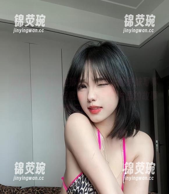 琳铛铛 微密圈 - 依旧是琳铛铛,今天的妹妹写真真像是一场不经意的邂逅。图片里的故事,我想应该有很多。
