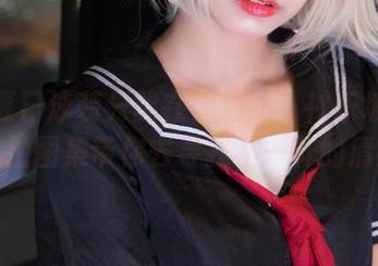 谁说夏日泳装只能在海浪间？神乐坂真东的私拍图集带你去寻找不一样的清凉。