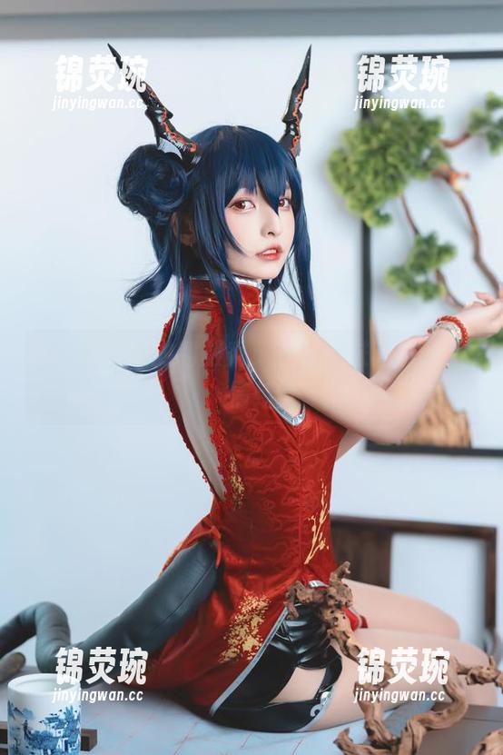 神楽坂真冬的制服秀，在线促进高清刺激情绪