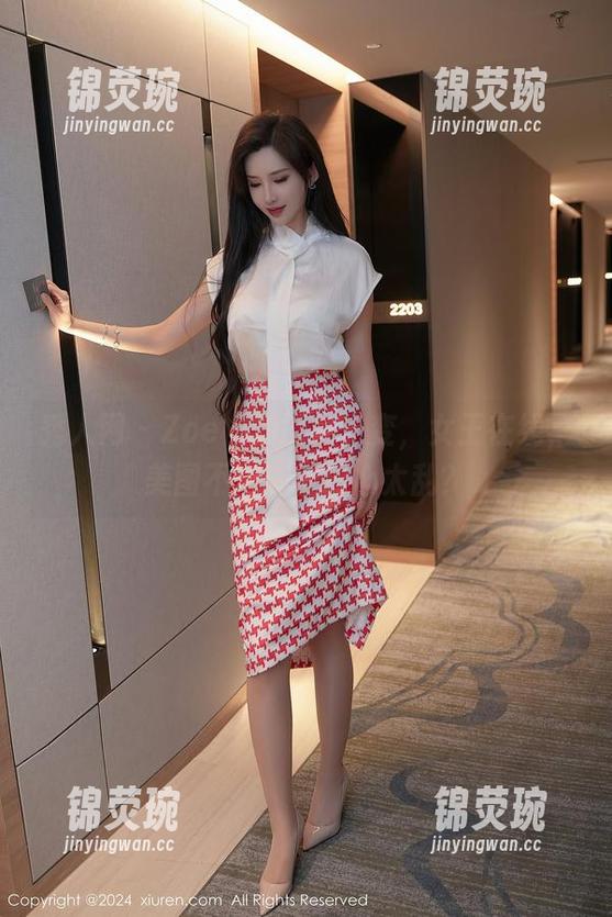 秀人网 - Zoe柚柚摇身一变，女王在线，美图不怕滤镜！心太乱？