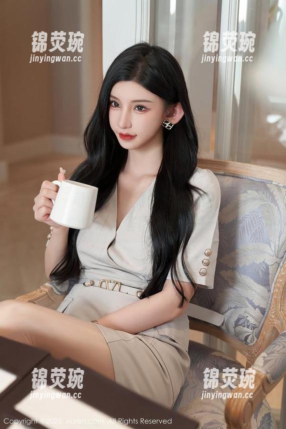 秀人网 - 司妃SL和她的天台美图，呼唤我的内心小怪兽，轻轻撩拨