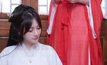 秀人网 – 这组写真里的周慕汐fairy，镂空内衣和黑丝西装搭配，是在找时尚灵魂，还是给我们制造困惑？