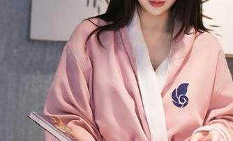 秀人网 – 娜比灰丝私拍合集，情怀与大胆的交融，谁说不可以？