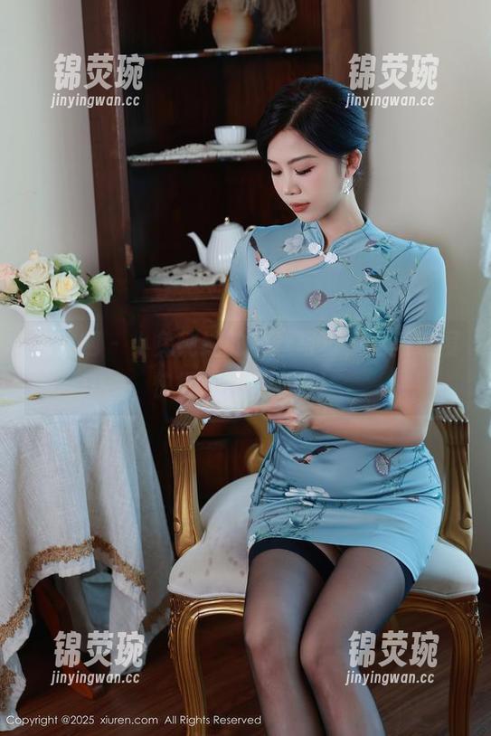 秀人网 - 小兔纯纯的蕾丝写真，更新速度快得让人有点懵！