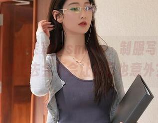 秀人网 – 小茉莉jasmine，制服写真图包，穿上去会不会让自己也意外？