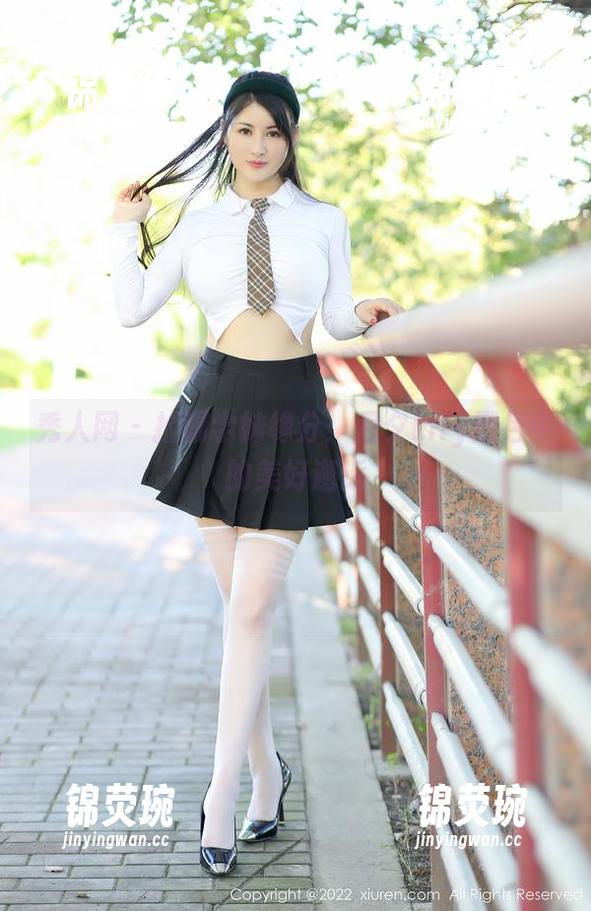 秀人网 - 捡漏学妹缘分：月夕Lily图包中的美好邂逅