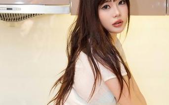 秀人网 – 你相信吗？浅浅Danny的高清图片，让一个海边清晨变得如此梦幻。