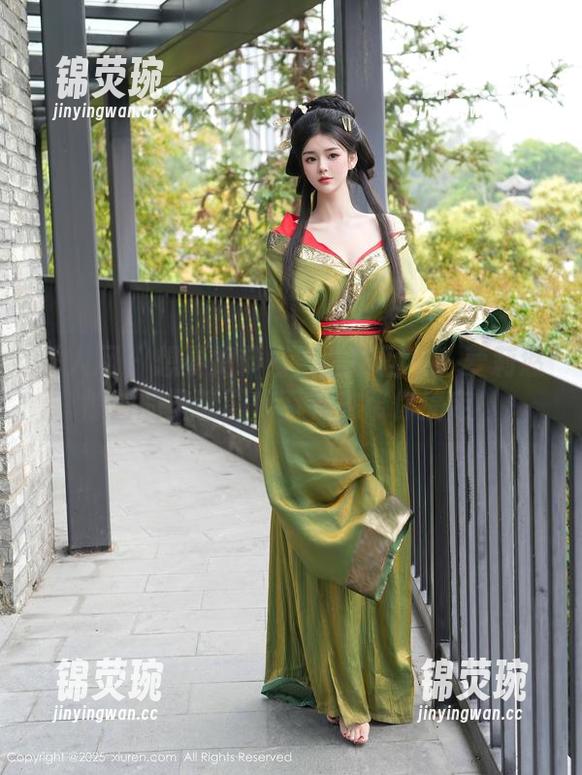 秀人网-萝莉悠悠酱 秀人网 - 想要把节日气氛带回家?萝莉悠悠酱的圣诞图库下载来帮你搞定!