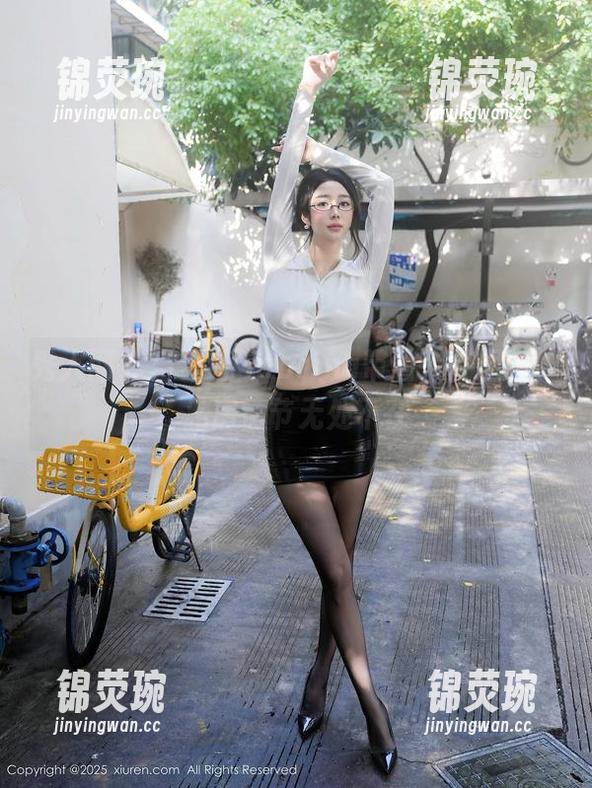 秀人网 - 当许诺Sabrina带着户外图包，私房情节无处不在
