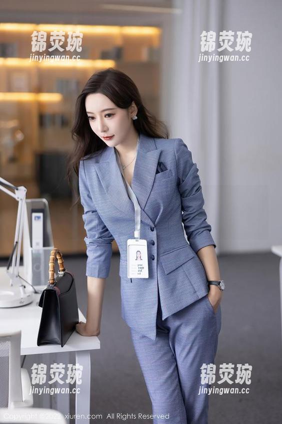秀人网 - 金BABY吖的白裙：私房里的原图，嗨到我直接翻滚
