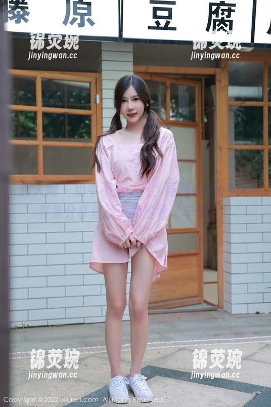 秀人网 - 奶牛不是一只，雨瞳Yoyo的写真集分享里换个角度看‘丰满’！