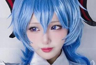 不仅仅是脚，章鱼小童谣的写真里有你想象不到的空间感，免费奉送！
